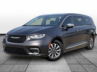 Used 2023 Chrysler Pacifica Limited video 1