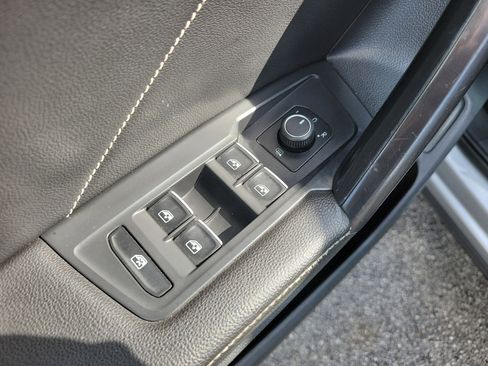 Used 2022 Volkswagen Tiguan SE image 22