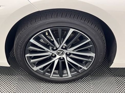 Certified 2024 Lexus ES 300h w/ Premium Package FWD image 23