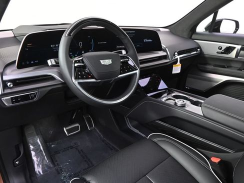 New 2027 Cadillac Vistiq Sport w/ LPO, Floor Liner Package AWD/4WD image 11