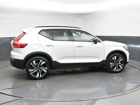 New 2026 Volvo XC40 B5 Plus w/ Climate Package AWD/4WD image 9