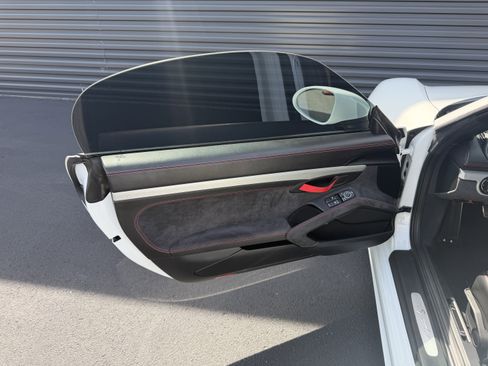 Used 2020 Porsche 718 Boxster Spyder RWD image 16