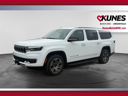 Used 2024 Jeep Wagoneer L Series II w/ Flexible Seating Group AWD/4WD image 5
