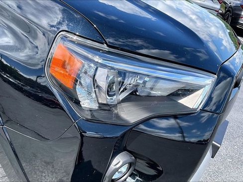 Used 2022 Toyota 4Runner TRD Off-Road Premium AWD/4WD image 29