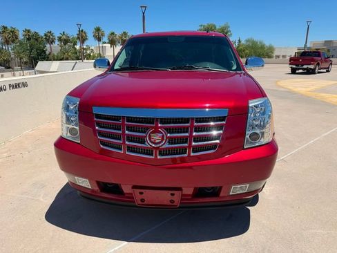 Used 2013 Cadillac Escalade AWD image 8