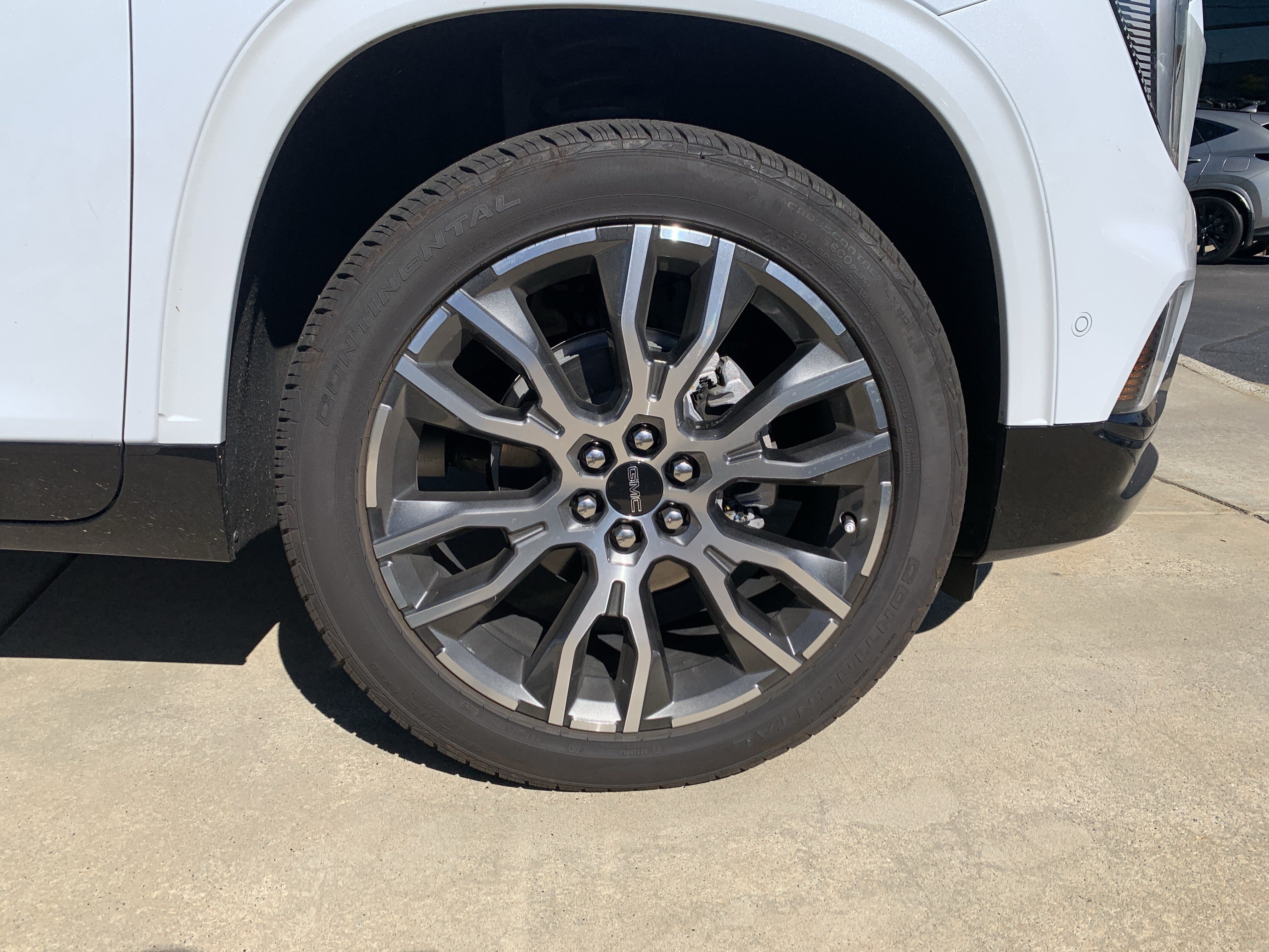 Used 2026 GMC Acadia Denali Ultimate w/ LPO, Floor Liner Package AWD/4WD image 13
