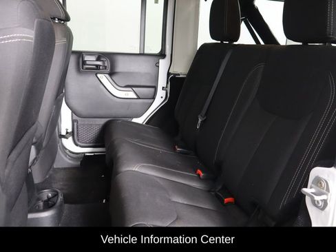 Used 2017 Jeep Wrangler Unlimited Sahara w/ Connectivity Group AWD/4WD image 16