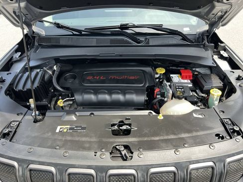 Used 2022 Jeep Compass Trailhawk w/ Trailhawk Convenience Group AWD/4WD image 26