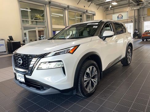 Used 2023 Nissan Rogue SV AWD/4WD image 3