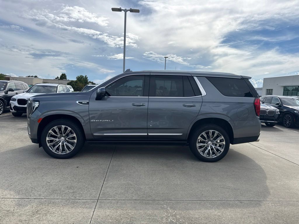 Used 2022 GMC Yukon Denali RWD image 2