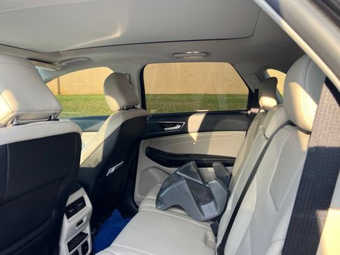 Used 2020 Ford Edge Titanium w/ Equipment Group 301A FWD image 5