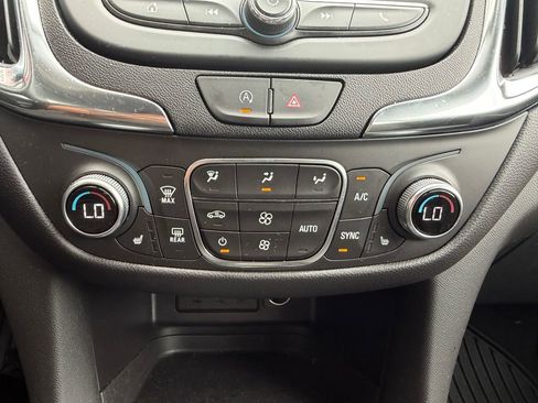 Used 2024 Chevrolet Equinox LT FWD image 22