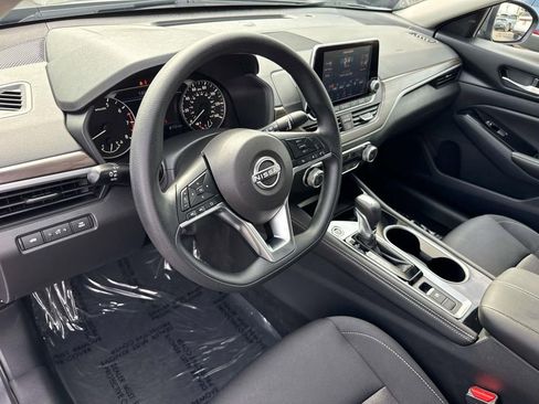 Used 2023 Nissan Altima 2.5 SV image 25