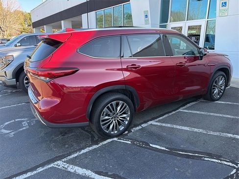 Used 2021 Toyota Highlander Platinum image 4