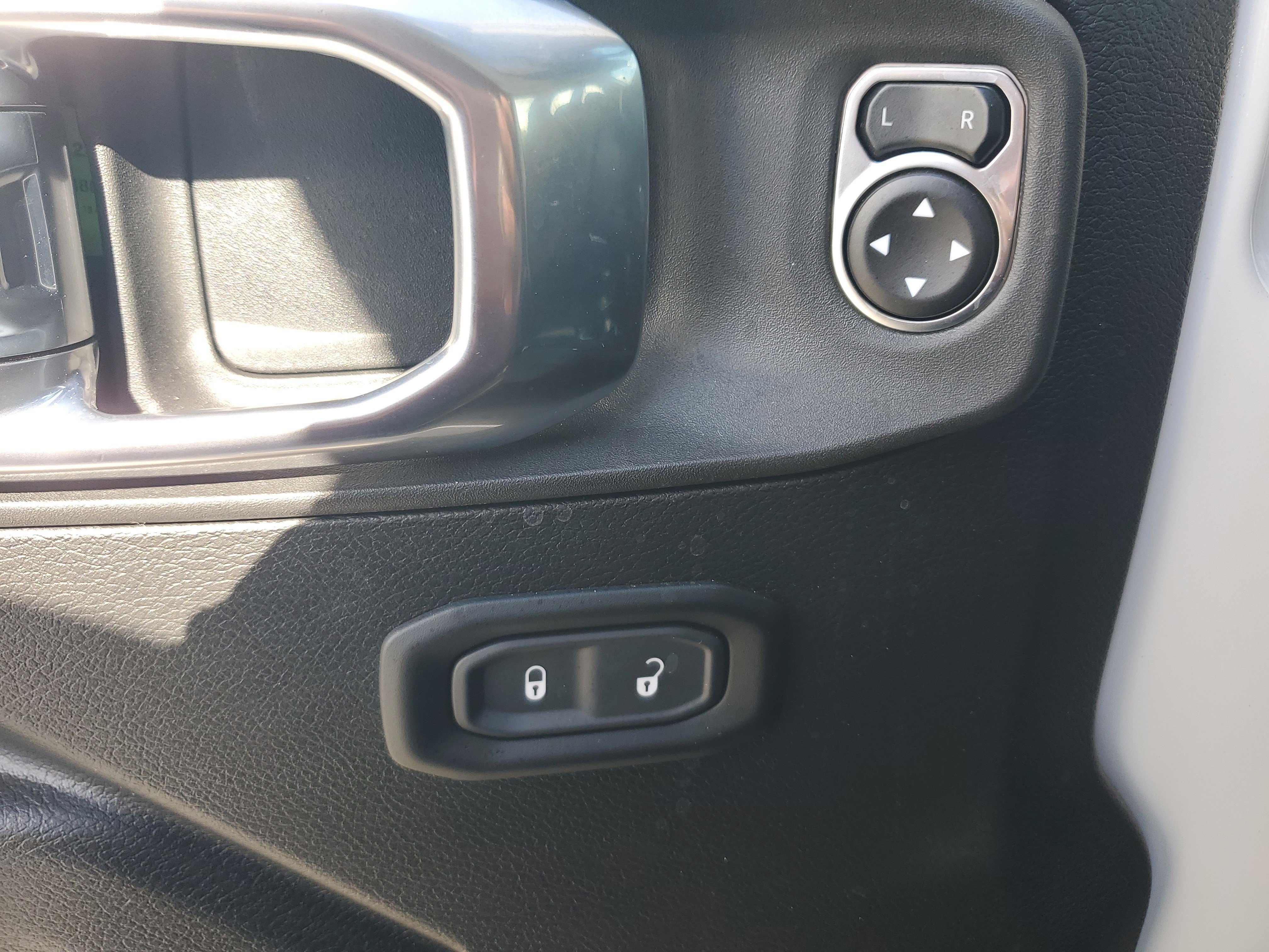 Used 2024 Jeep Wrangler Unlimited Sport AWD/4WD image 28