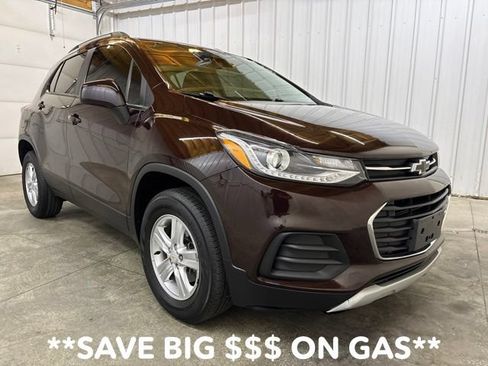 Used 2021 Chevrolet Trax LT w/ LT Convenience Package AWD/4WD image 1