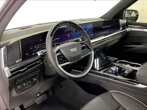 Used 2025 Cadillac Escalade Sport w/ Touring Package AWD/4WD image 17