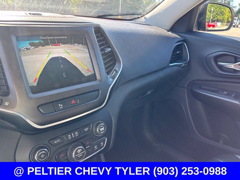 Used 2019 Jeep Cherokee Trailhawk w/ Cold Weather Group AWD/4WD image 18