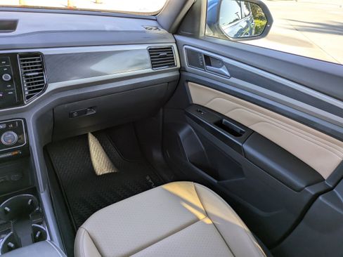 Used 2020 Volkswagen Atlas Cross Sport SEL image 13