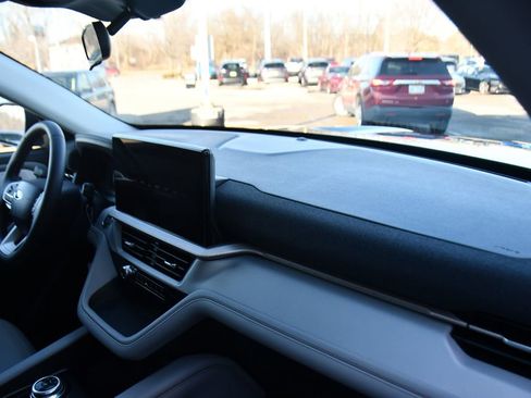 Used 2026 Ford Explorer Active w/ Active Comfort Package AWD/4WD image 15