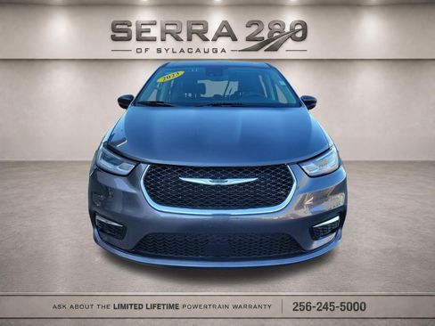 Used 2023 Chrysler Pacifica Touring-L FWD image 2