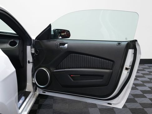 Used 2014 Ford Mustang Shelby GT500 w/ Equipment Group 821A image 23