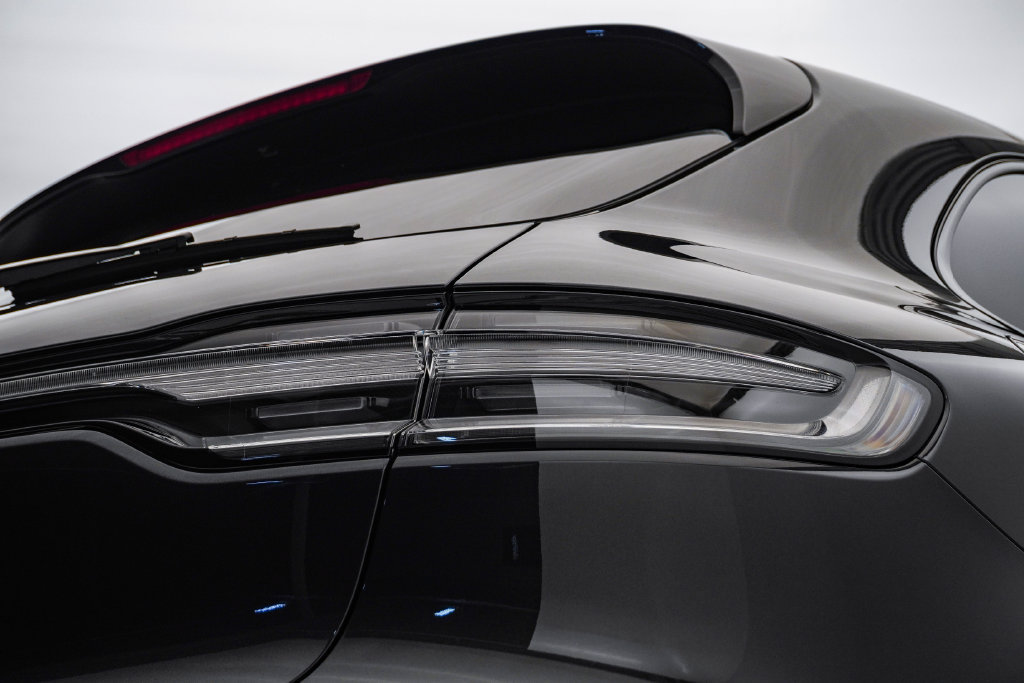 Certified 2026 Porsche Macan AWD/4WD image 12