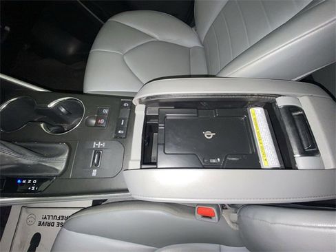 Used 2022 Toyota Highlander XLE image 21