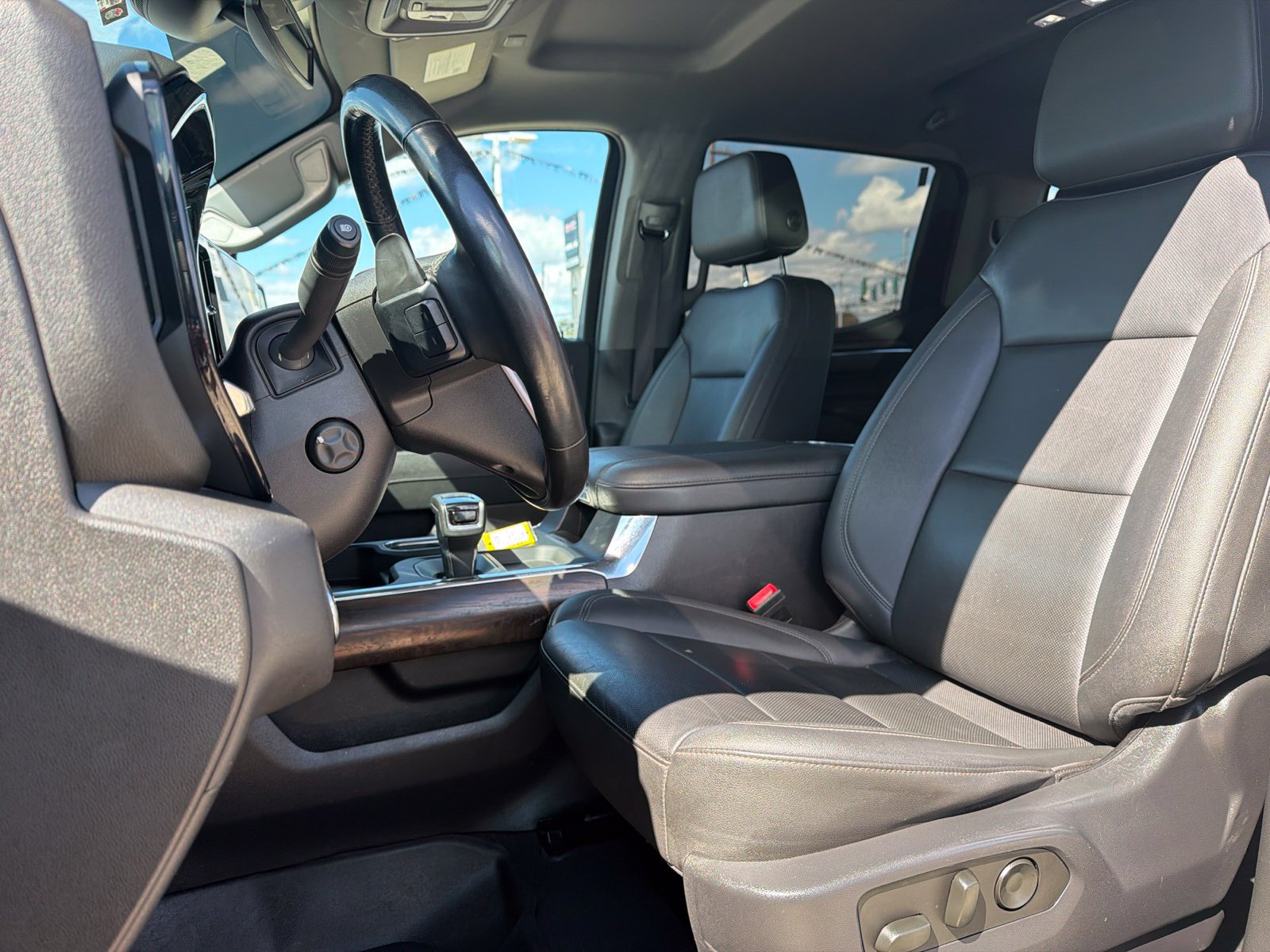 Used 2023 GMC Sierra 1500 SLT w/ SLT Premium Package AWD/4WD image 8
