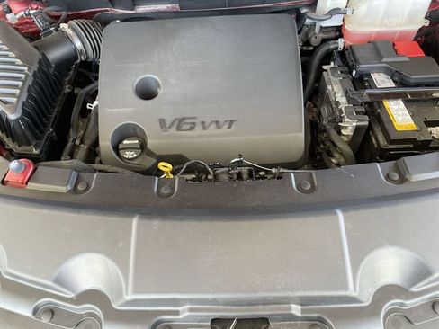 Used 2023 Chevrolet Traverse LT FWD image 28