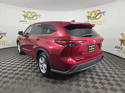 Used 2020 Toyota Highlander LE FWD image 7