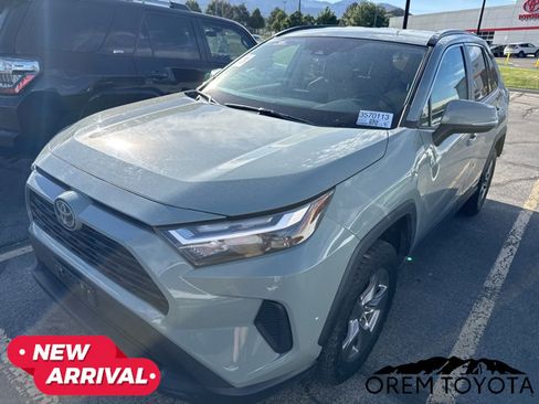 Used 2022 Toyota RAV4 XLE w/ XLE Grade Weather Package AWD/4WD image 9