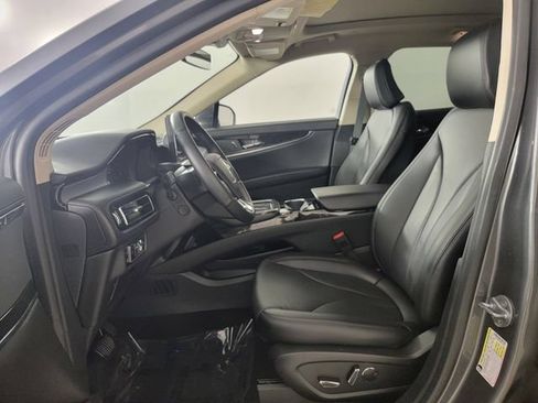 Used 2023 Lincoln Nautilus Reserve AWD/4WD image 13