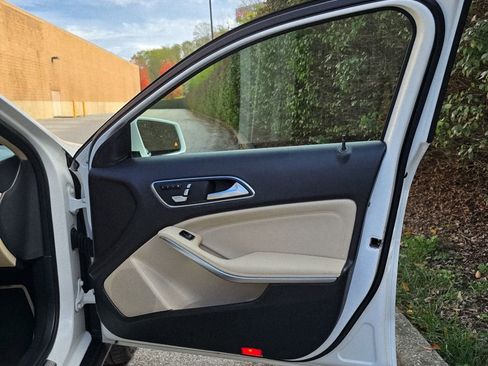 Used 2019 Mercedes-Benz GLA 250 4MATIC image 29