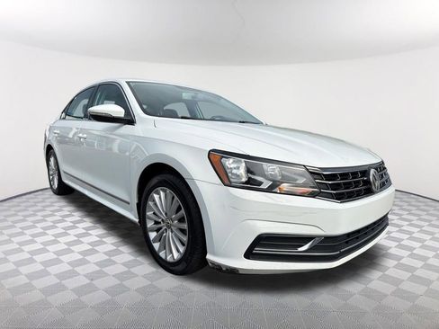 Used 2017 Volkswagen Passat 1.8T SE FWD image 3