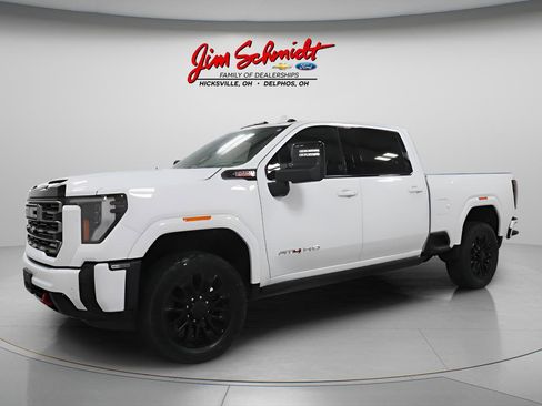 Used 2025 GMC Sierra 2500 AT4 w/ AT4 Premium Plus Package AWD/4WD image 2