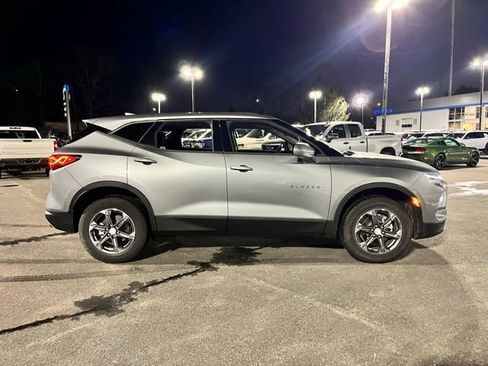 Used 2025 Chevrolet Blazer LT FWD image 5