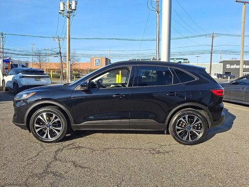 Certified 2022 Ford Escape SE w/ SE Sport Appearance Package AWD/4WD image 2