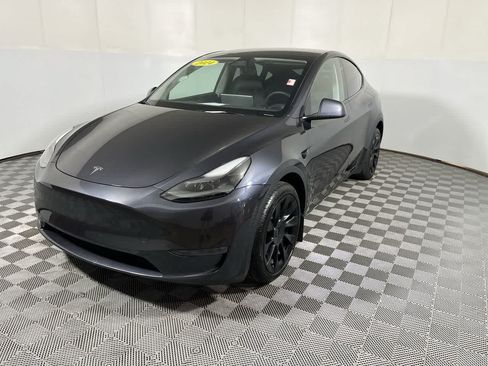 Used 2024 Tesla Model Y Long Range AWD/4WD image 4