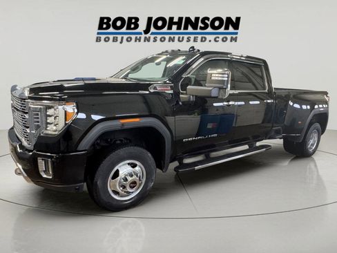 Used 2023 GMC Sierra 3500 Denali image 3