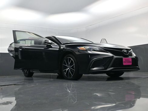 Used 2024 Toyota Camry SE FWD image 23