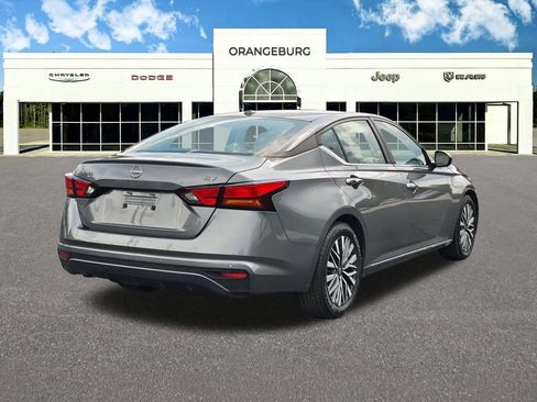 Used 2024 Nissan Altima 2.5 SV FWD image 8