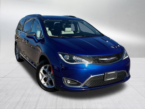 Used 2020 Chrysler Pacifica Limited image 2