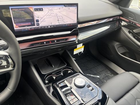 New 2026 BMW i5 eDrive40 w/ Premium Package RWD image 12