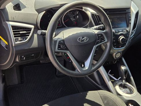 Used 2016 Hyundai Veloster FWD image 8