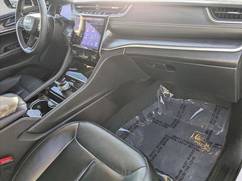 Used 2023 Jeep Grand Cherokee Limited image 22