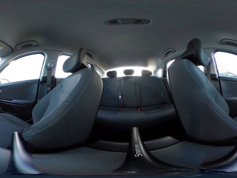 Used 2025 Kia K4 LXS image 41