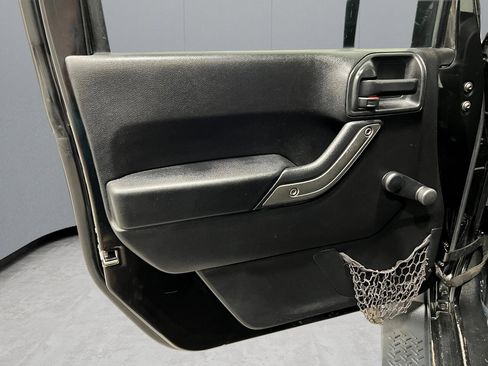 Used 2015 Jeep Wrangler Sport w/ Connectivity Group image 18