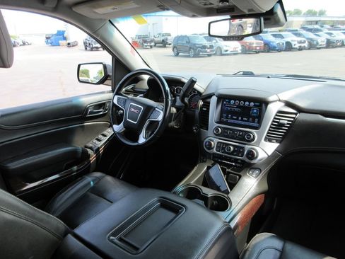 Used 2019 GMC Yukon XL SLT w/ Open Road Package AWD/4WD image 29