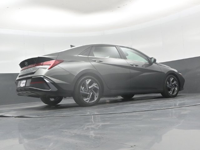 Used 2024 Hyundai Elantra Limited FWD image 40